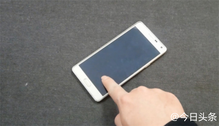 手机屏幕用什么清洁比较好 不落灰不留手指印