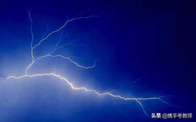 闷雷滚动的意思 闷雷滚动的拼音