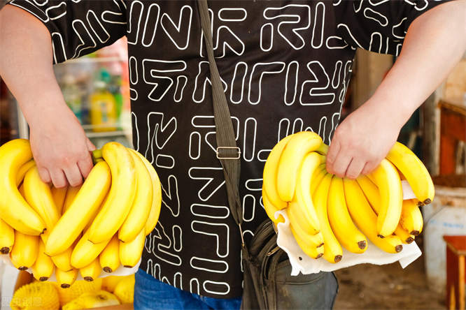 选香蕉的小窍门 买香蕉弯的好还是直的好