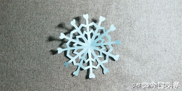 雪花剪纸步骤图解 怎么剪雪花步骤图