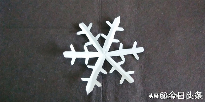 雪花剪纸步骤图解 雪花怎么剪简单又漂亮